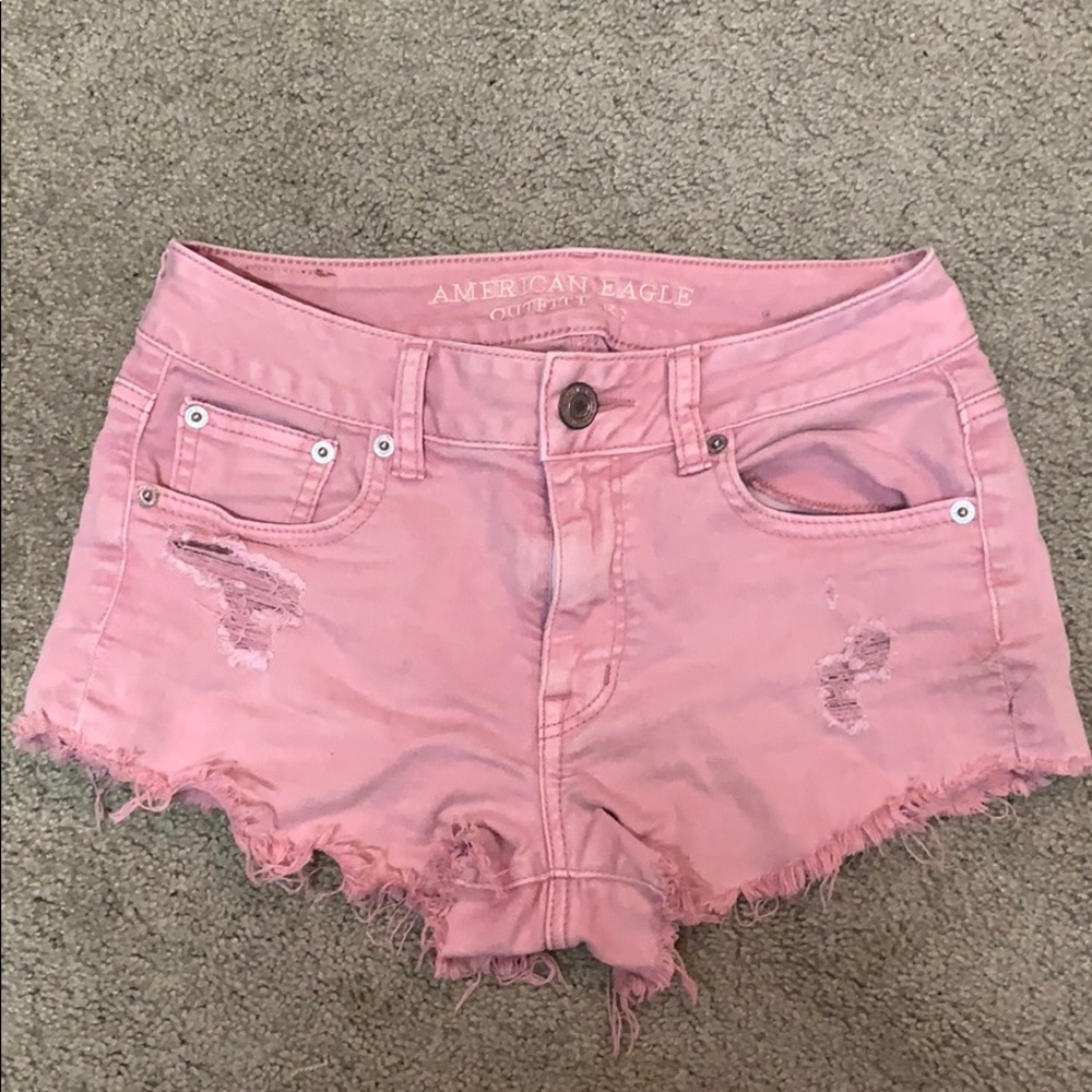 The cutest American Eagle pink shorts